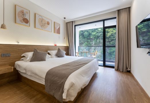 Timely rain Hotel Overview