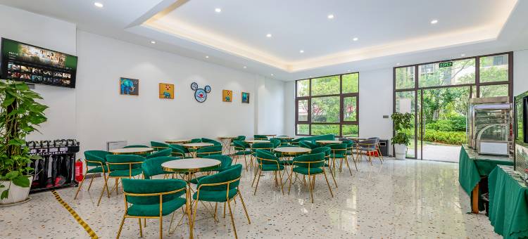 维力喜舍主题酒店(新密银基旅游度假区动物王国店)图片