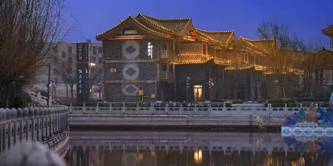 仟那·汴園酒店(開封清明上河園萬歲山武俠城店)
