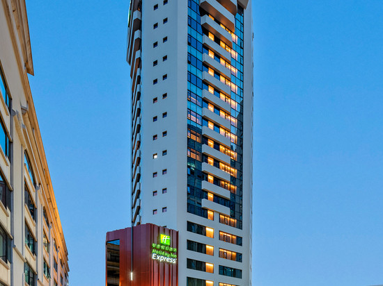 上海静安寺智选假日酒店