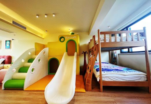 Mr. Gao and Miss Feng's Original B&B Hotel Overview