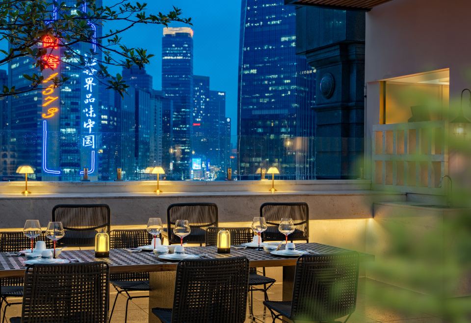 总统府邸（广州岗顶地铁站太古滙店）外景图