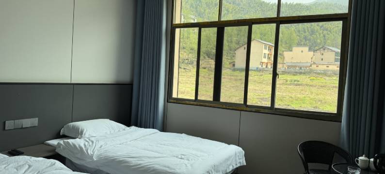 温汤水口雨间云居图片