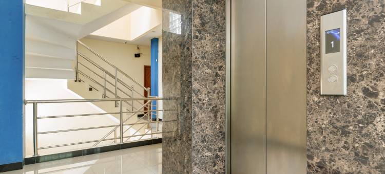 红门PLUS酒店-雅加达加兰佩穆达(RedDoorz Plus @ Jalan Pemuda Jakarta)图片