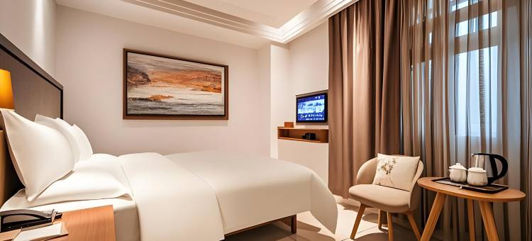 佳捷精品酒店(临高富罗天街文化公园店)图片