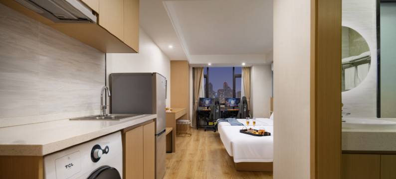 尖峰·柚电竞酒店(南昌西站地铁站店)图片