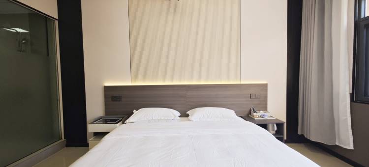 川滇智能酒店(蒙自南湖公园新天地步行街店)图片