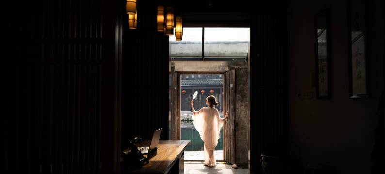 浔书坊・InkRiverside・临河设计师民宿(南浔古镇景区内百间楼店)图片