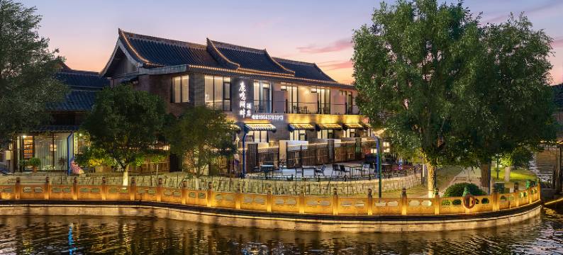 鹿鸣湖畔民宿(开封清明上河园万岁山武侠城店)图片