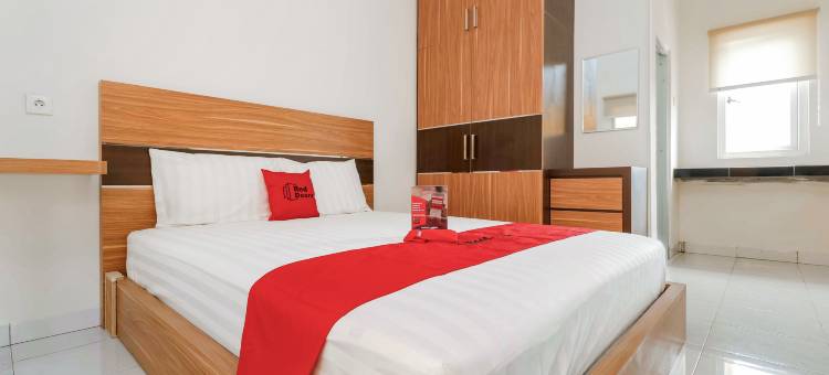红多兹PLUS酒店-近巨港广场购物中心(RedDoorz Plus Near Palembang Square Mall)图片