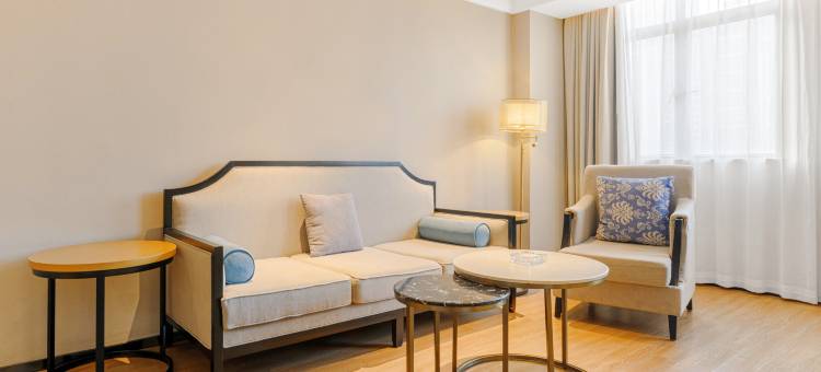 吴川海港大道金沙广场怡程酒店图片