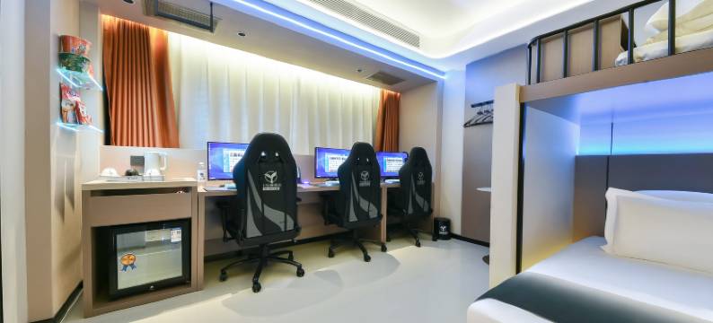 叶与晨电竞电影民宿(桥西区政府店)图片