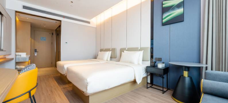 芜湖中山路步行街鸠兹广场亚朵X酒店图片