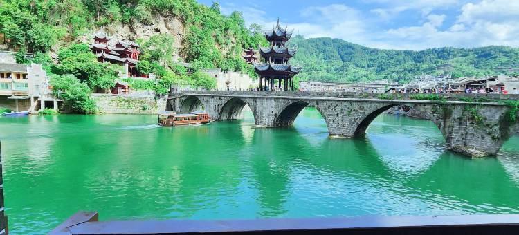 追梦水榭·Riverside lnn观景客栈(镇远古城店)图片