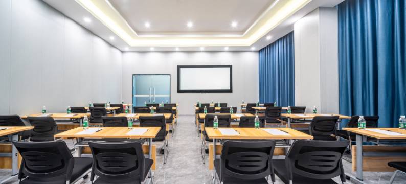万豪鑫源酒店(贺州学院店)图片