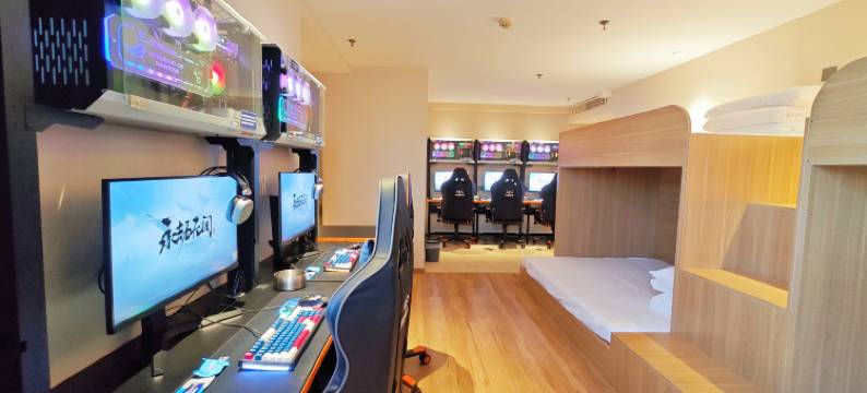 尖峰·悦电竞酒店(鞍山万象汇火车站店)图片