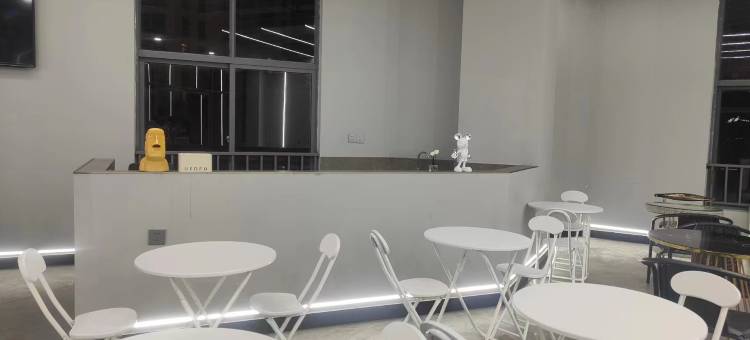 恩斯曼智能影视酒店(南屏步行街金马碧鸡坊店)图片