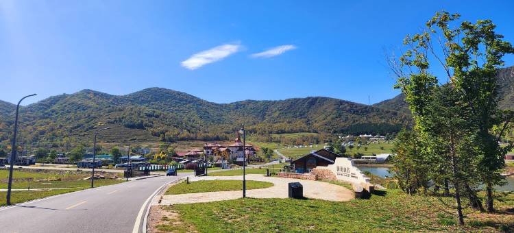 海坨山谷云屿山居图片