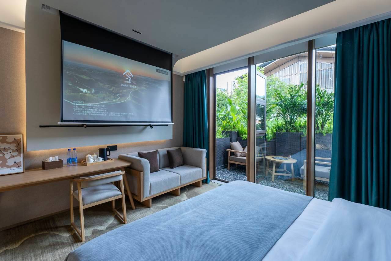 一宅新中式合院·智能客控丨设计师美学轻奢酒店(雅安高铁站店)图片