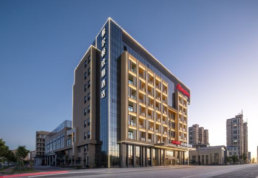 莱州希尔顿欢朋酒店外景图