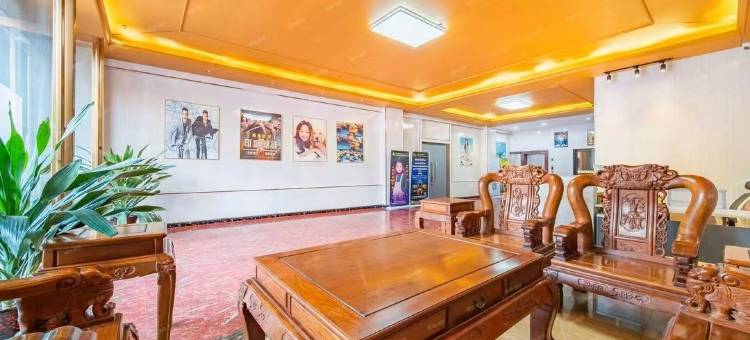 华尚电影酒店(南宁火车站雅里店)图片