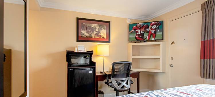 蒙特利红屋顶套房汽车旅馆(Red Roof Inn & Suites Monterey)图片