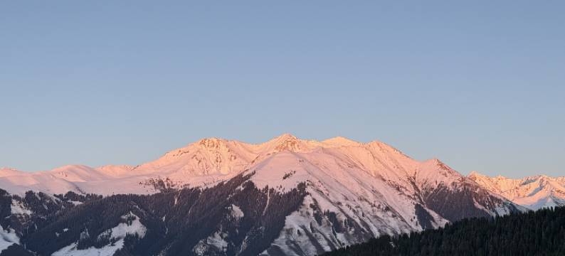 琼库什台山隐归宿图片