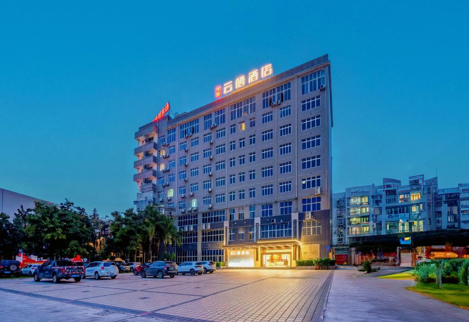 华庭云栖酒店（来宾北站政和步行街店）外景图