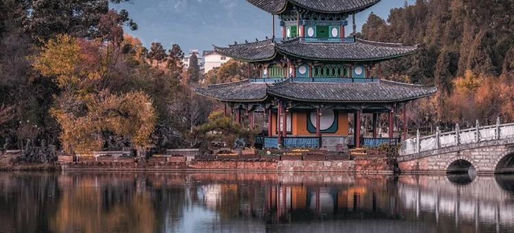 云间丨玉泉映雪Verdant Inn·墨潭观景度假民宿(丽江古城店)图片