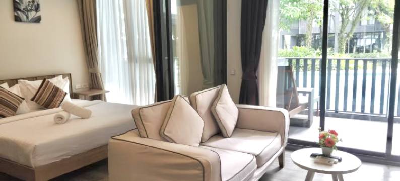 普吉芭东无边泳池豪华公寓(The DECK Condominium)图片
