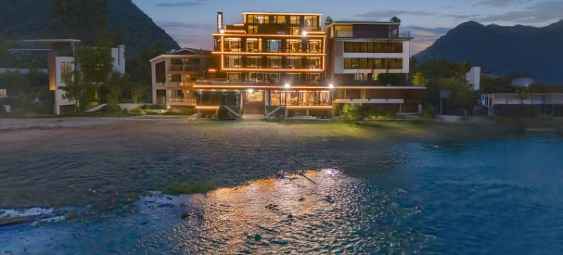 篝火山庄·溪畔·星空泳池亲子度假民宿(月亮湾景区店)图片