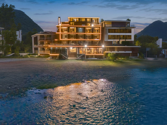 篝火山庄·溪畔·星空泳池亲子度假民宿(月亮湾景区店)