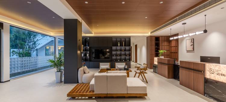 梵净山见山云筑民宿(景区东门店)图片