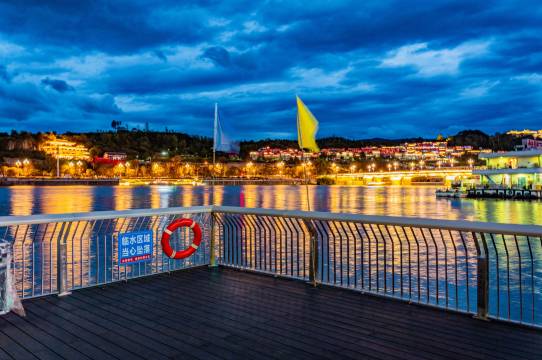 朗悦江畔酒店(广元高铁站图腾广场店)图片