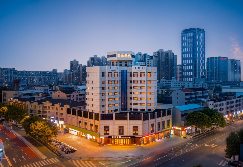 常州武进吾悦广场人民中路亚朵酒店外景图