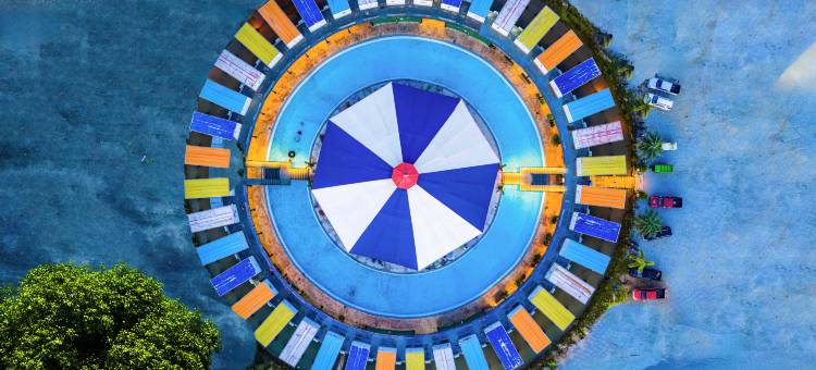 万荣泳池派对酒店(泳池观赏热气球，免费接送站，网红打卡)(Pool Party Hotel)图片