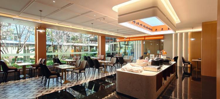 临沧瑞尚悦景大酒店(沃尔玛广场玉龙湖公园店)图片