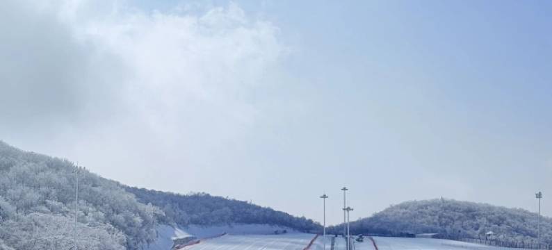 简蓝·Luxury山景亲子度假民宿(云上草原滑雪场店)图片