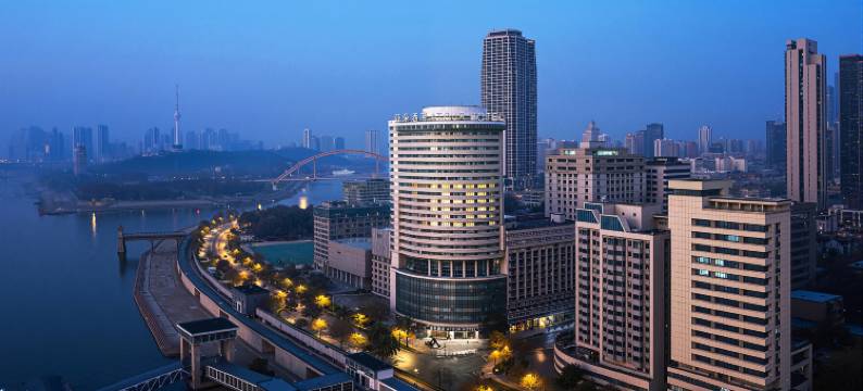 武汉江汉路江汉关江景亚朵酒店图片