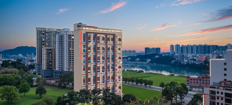 宏达万枫城市文化酒店(藤州大道文化广场店)图片