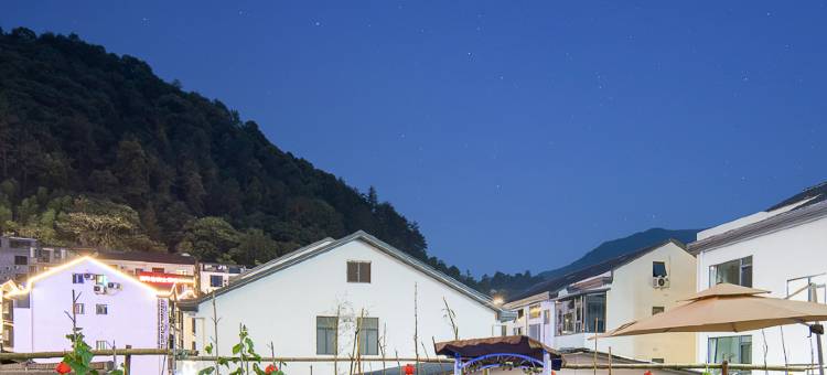 三清山·尘归山舍|山景泳池别院(三清山港首索道店)图片