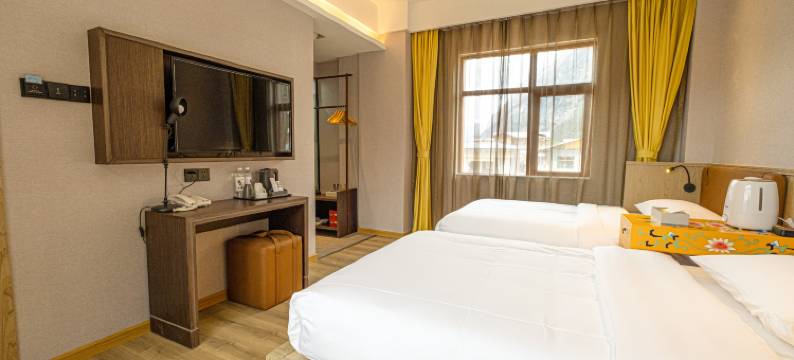 岷山错高民宿(巴松措店)图片