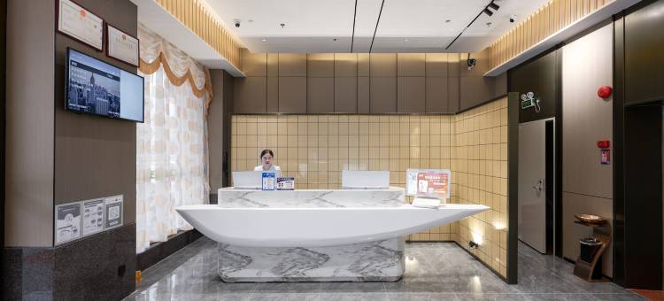 龙泰云天酒店(深圳公明天虹广场店)图片