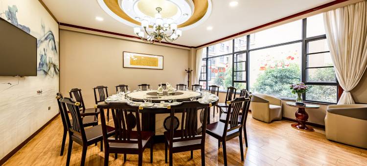 陆良隆盛大酒店图片