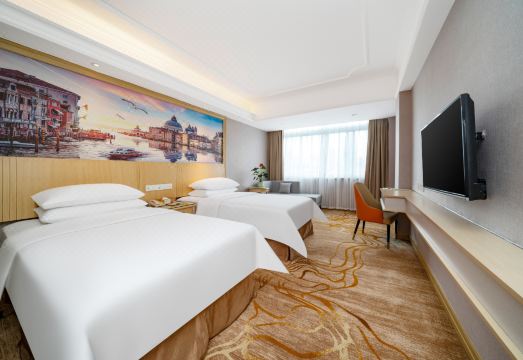 Vienna Hotel Shenzhen Sports Center Bagualing Subway Station BranchHotel Overview