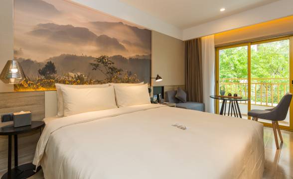 重庆洪崖洞千厮门大桥江景亚朵酒店