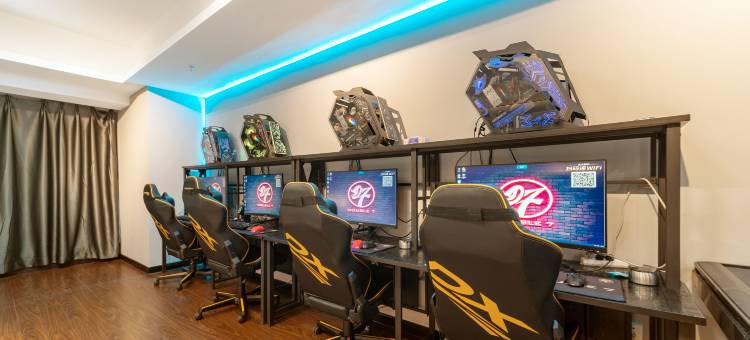 沈阳Double 7电竞公寓(青年公园地铁站彩塔夜市店)图片