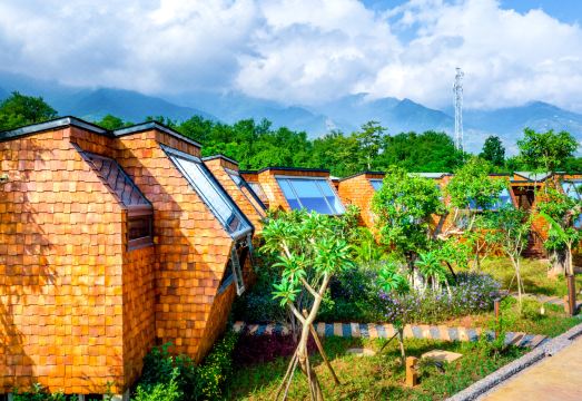 Yuxi Xinping Jia Sa Ai Lao Secret Realm Happy Valley HotelHotel Overview