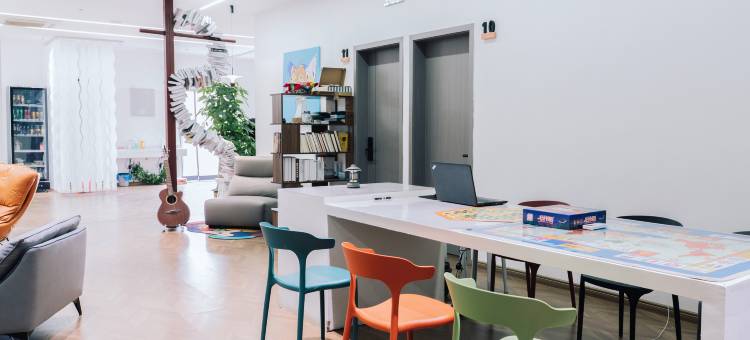 半品青年旅社(陶阳里景区店)图片