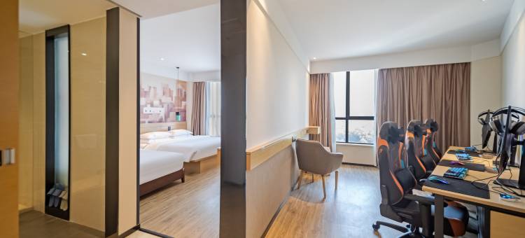 宸·云畅电竞酒店(泰州万达广场店)图片